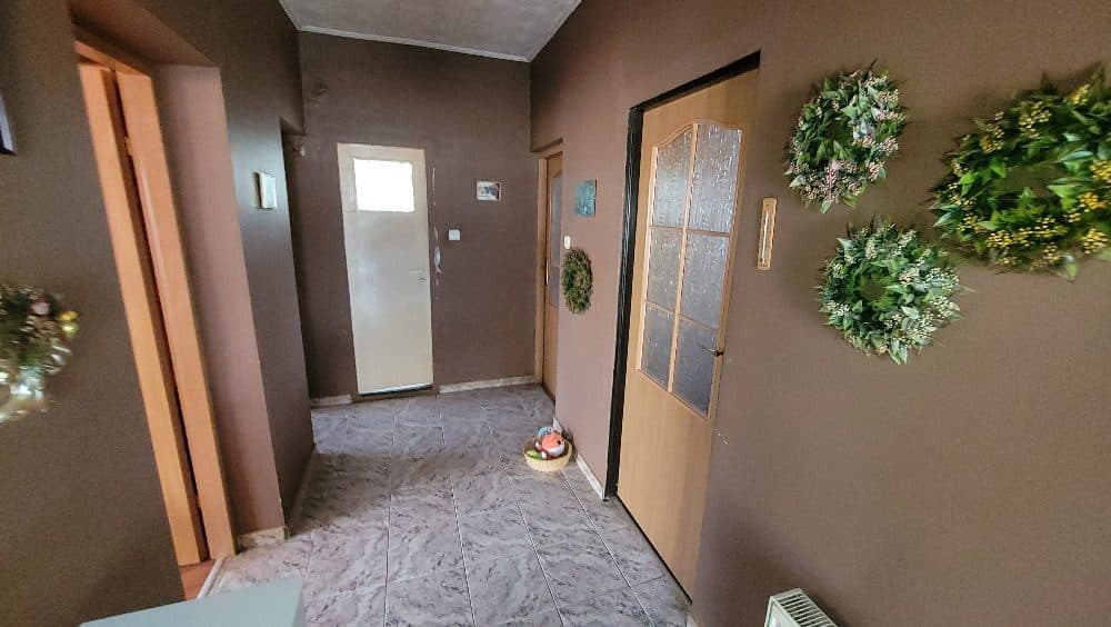 Lokal mieszkalny w domu jednorodzinnym, dwulokalowym, z pom. gospodarczym i garażowym, na działce 1069m2 – zdjęcie 3 z 12
