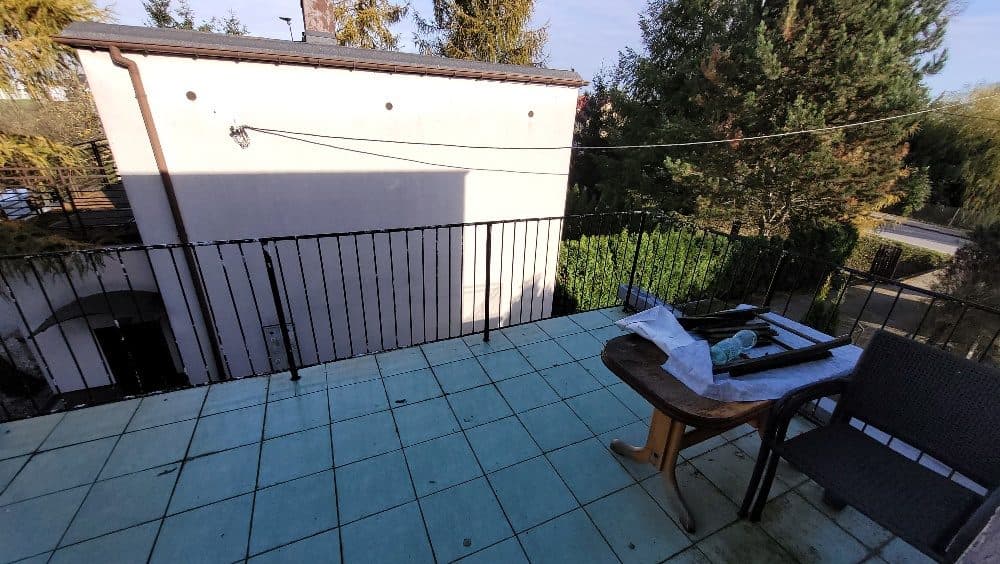 Lokal mieszkalny w domu jednorodzinnym, dwulokalowym, z pom. gospodarczym i garażowym, na działce 1069m2 – zdjęcie 8 z 12