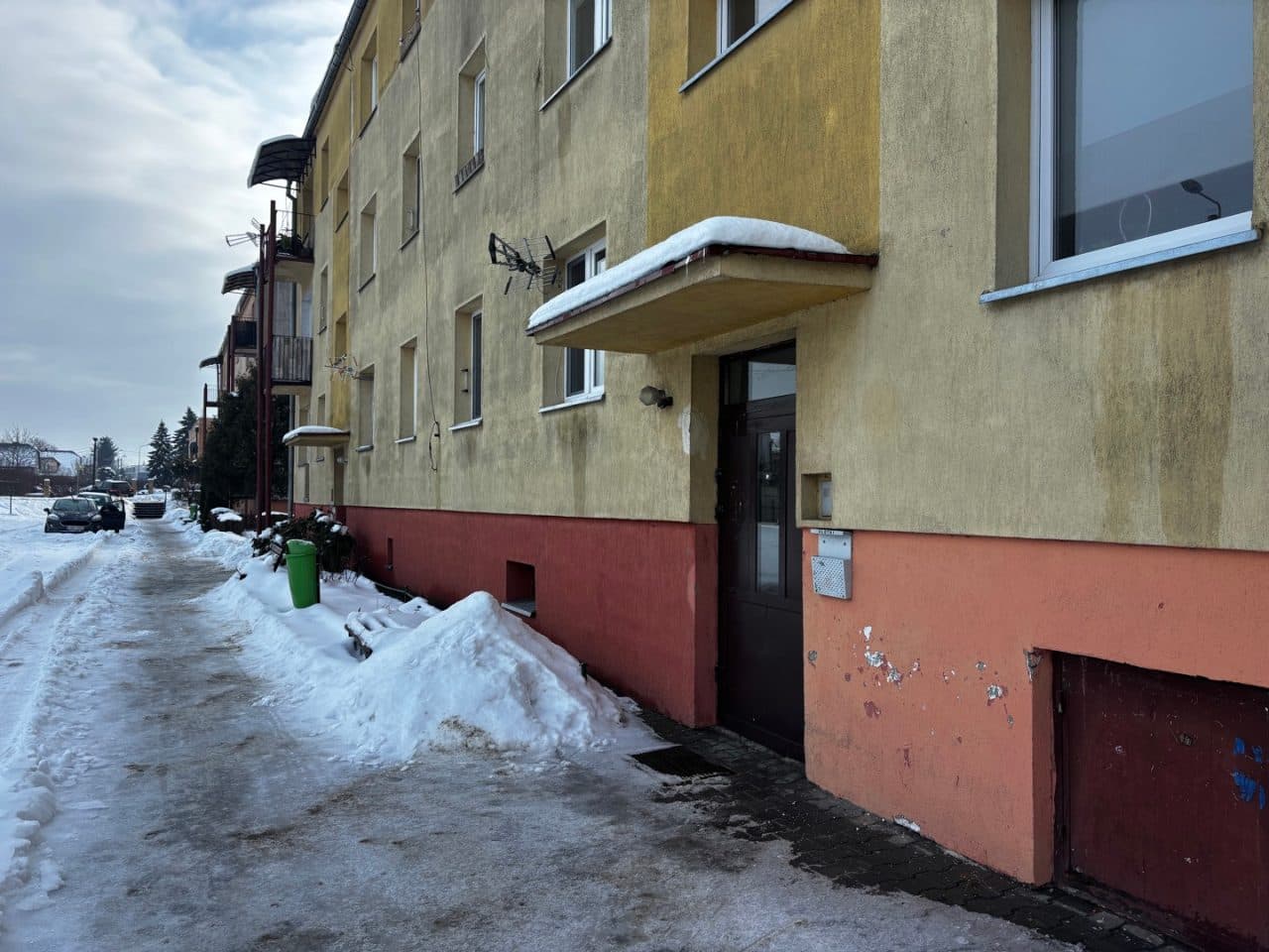 Spółdzielcze własnościowe prawo do lokalu mieszkalnego w Jabłonowie Pomorskim - 2 pokoje, kuchnia, łazienka, wc, przedpokój o pow. 42,50 m2 + piwnica 4,57 m2 – zdjęcie 3 z 14