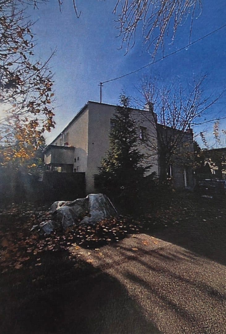 mieszaknie 77,74m2 - 3 pokoje, kuchnia i 2 przedpokoje