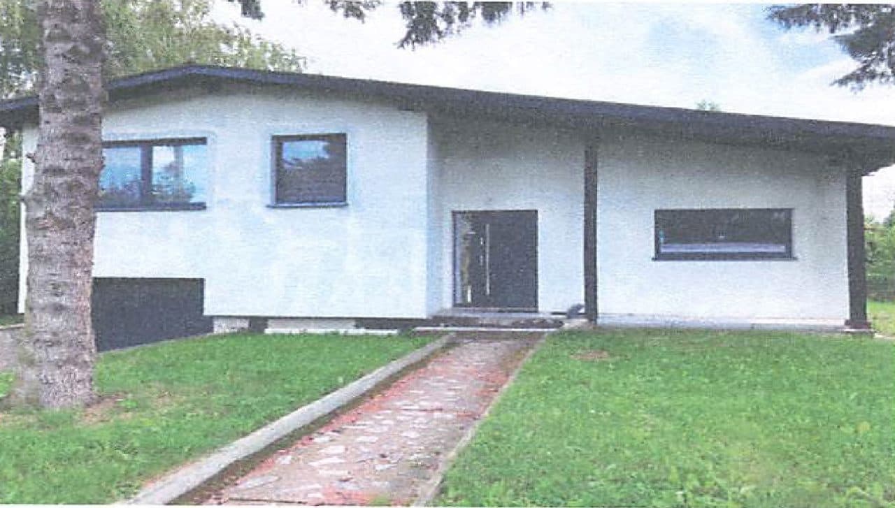 nieruchomość gruntowa zabudowana tj. działka nr 10/1 o obszarze 599 m2 - zabudowana budynkiem mieszkalnym jednorodzinnym wolnostojącym o pow. użytkowej 102,15 m2