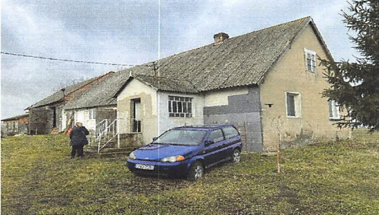 zabudowana nieruchomość gruntowa - działka gruntu nr 14/1 o obszarze 6 184,00 m2; dom o pow. 82,39 m2 i budynek gospodarczy o pow. 186,13 m2 oraz garaż do rozbiórki