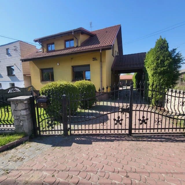 Nieruchomość gruntowa zabudowana budynkiem mieszkalnym jednorodzinnym wraz z budynkiem gospodarczym
