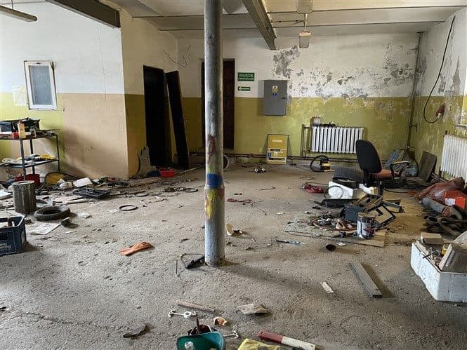 Rokitki Tczewskie - udział 1/2 w działce gruntu o powierzchni użytkowej 1139 m.kw. zabudowanej budynkiem mieszkalno-garażowym o powierzchni użytkowej 289,81 m.kw. i zadaszoną wiatą magazynową o powierzchni użytkowej 147,60 m.kw. – zdjęcie 7 z 18