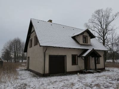 nieruchomość gruntowa zabudowana domem jednorodzinnym – zdjęcie 2 z 7