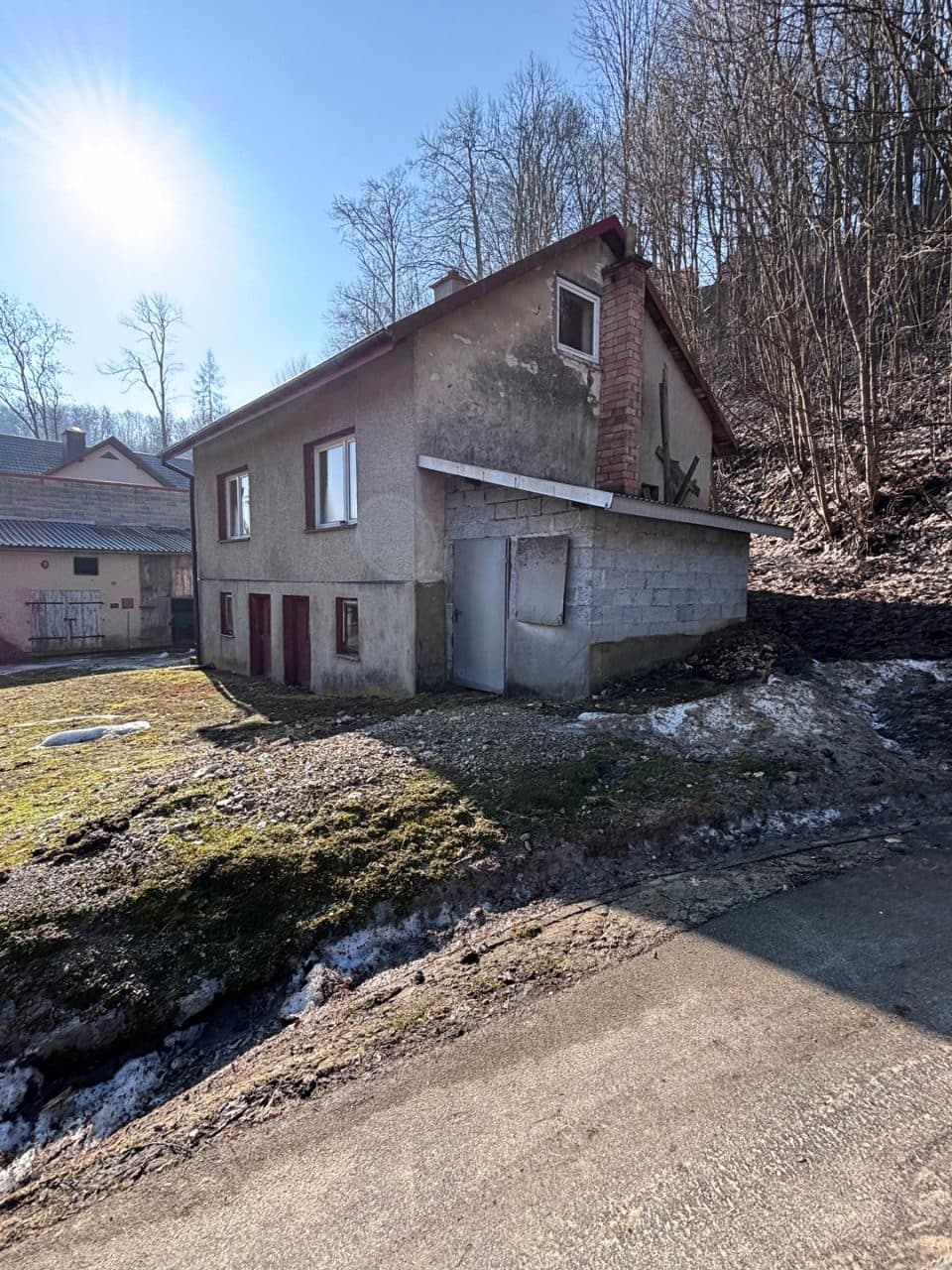 działka niezabudowana nr:1773, działki ew. nr 1775/5 i 1780/2 zabudowane budynkiem mieszkalnym oraz budynkami gospodarczymi / Sułoszowa, Otulina Ojcowskiego Parku Narodowego