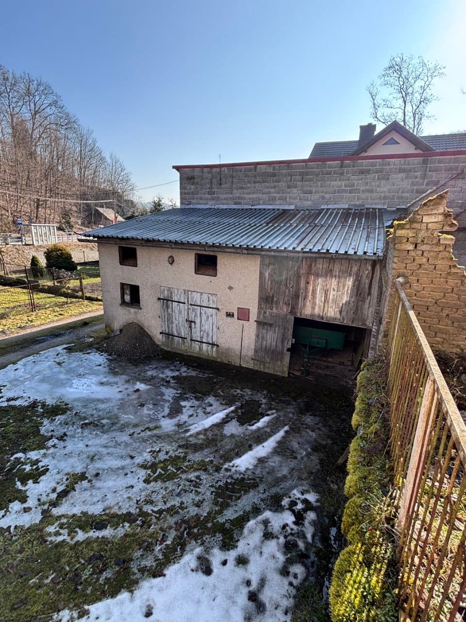działka niezabudowana nr:1773, działki ew. nr 1775/5 i 1780/2 zabudowane budynkiem mieszkalnym oraz budynkami gospodarczymi / Sułoszowa, Otulina Ojcowskiego Parku Narodowego – zdjęcie 2 z 9