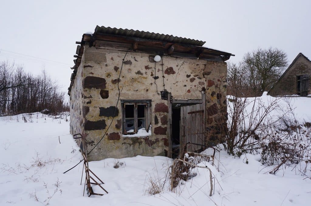 Grunty o łącznej pow. 11061 m2 zabudowane budynkiem mieszkalnym o pow. 101 m2 oraz 5 budydnkami gospodarczymi – zdjęcie 16 z 26