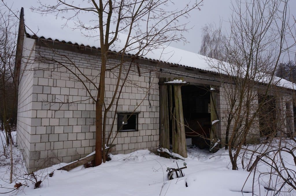 Grunty o łącznej pow. 11061 m2 zabudowane budynkiem mieszkalnym o pow. 101 m2 oraz 5 budydnkami gospodarczymi – zdjęcie 23 z 26