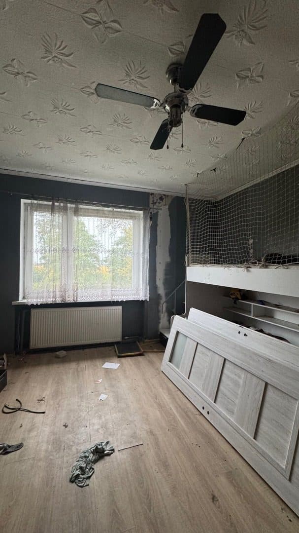 Nieruchomość gruntowa zabudowana budynkiem mieszkalnym jednorodzinnym. Budynek w zabudowie bliźniaczej, niezamieszkany. – zdjęcie 21 z 23