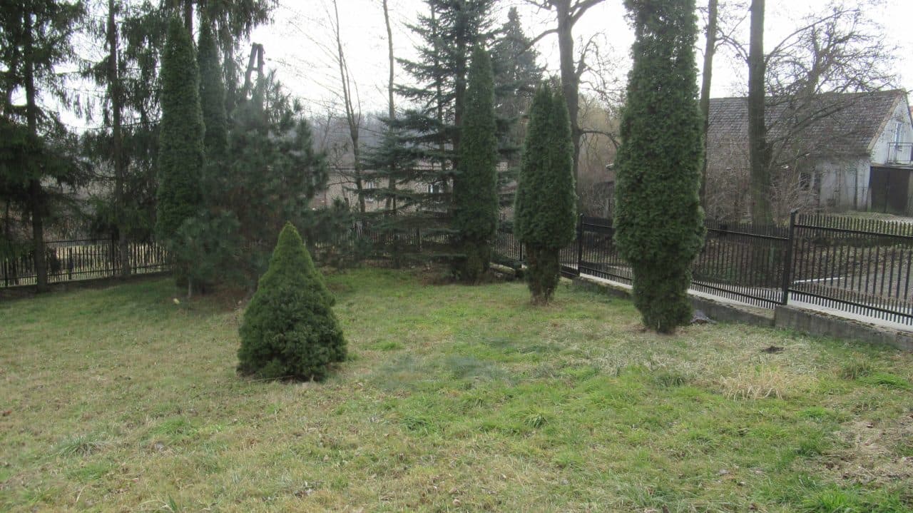 działka nr 164/2 obręb P-96 Kraków,o pow. 0,8365 ha przy ul. Malinowskiego, zabudowana budynkiem mieszkalnym jednorodzinnym nr 25 i przylegającym do niego budynkiem mieszkalnym jednorodzinnym bez nadanego numeru oraz garażem typu blaszak. – zdjęcie 4 z 11