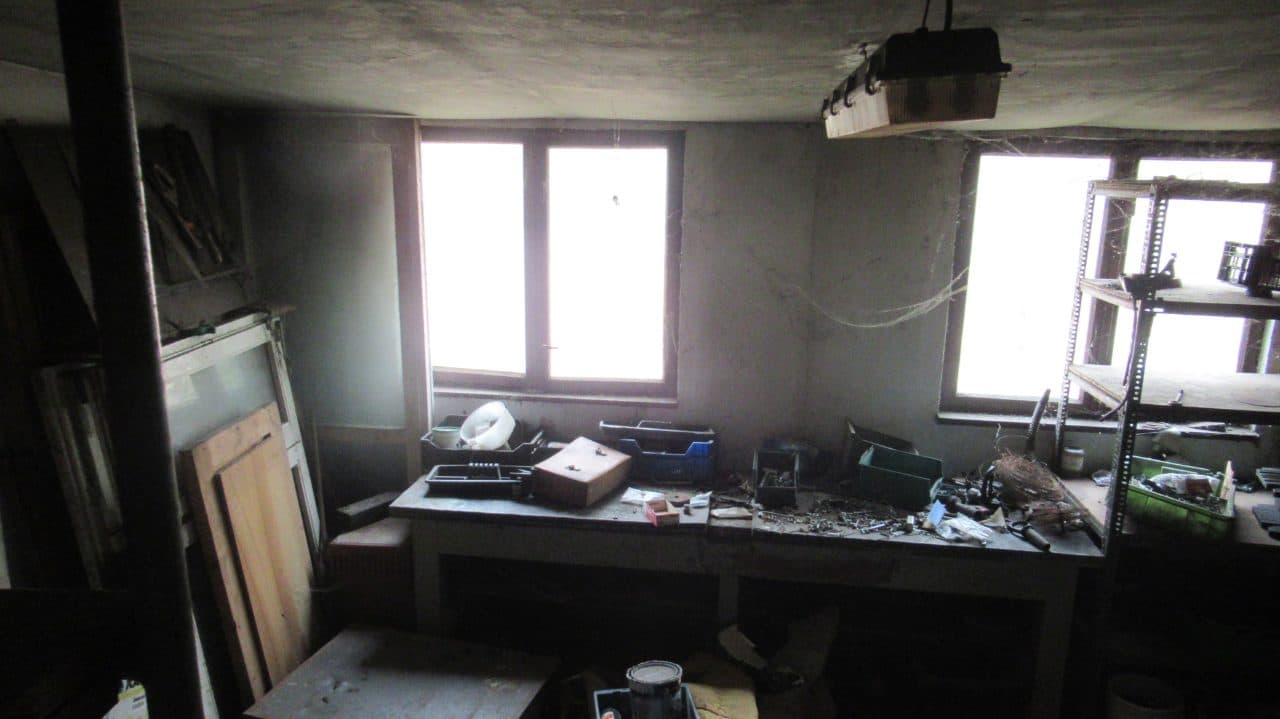 działka nr 164/2 obręb P-96 Kraków,o pow. 0,8365 ha przy ul. Malinowskiego, zabudowana budynkiem mieszkalnym jednorodzinnym nr 25 i przylegającym do niego budynkiem mieszkalnym jednorodzinnym bez nadanego numeru oraz garażem typu blaszak. – zdjęcie 9 z 11