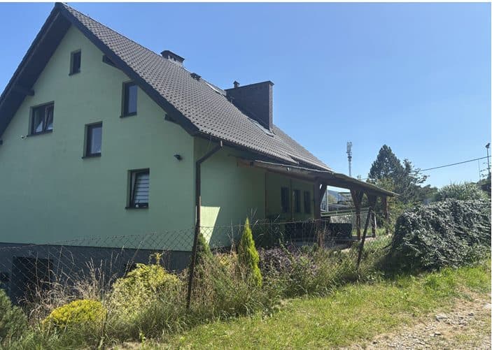 nieruchomość gruntowa zabudowana budynkiem mieszkalnym położona w Ustroniu przy ul. Jodłowej 5. Nieruchomość posiada KW o numerze: BB1C/00064502/3