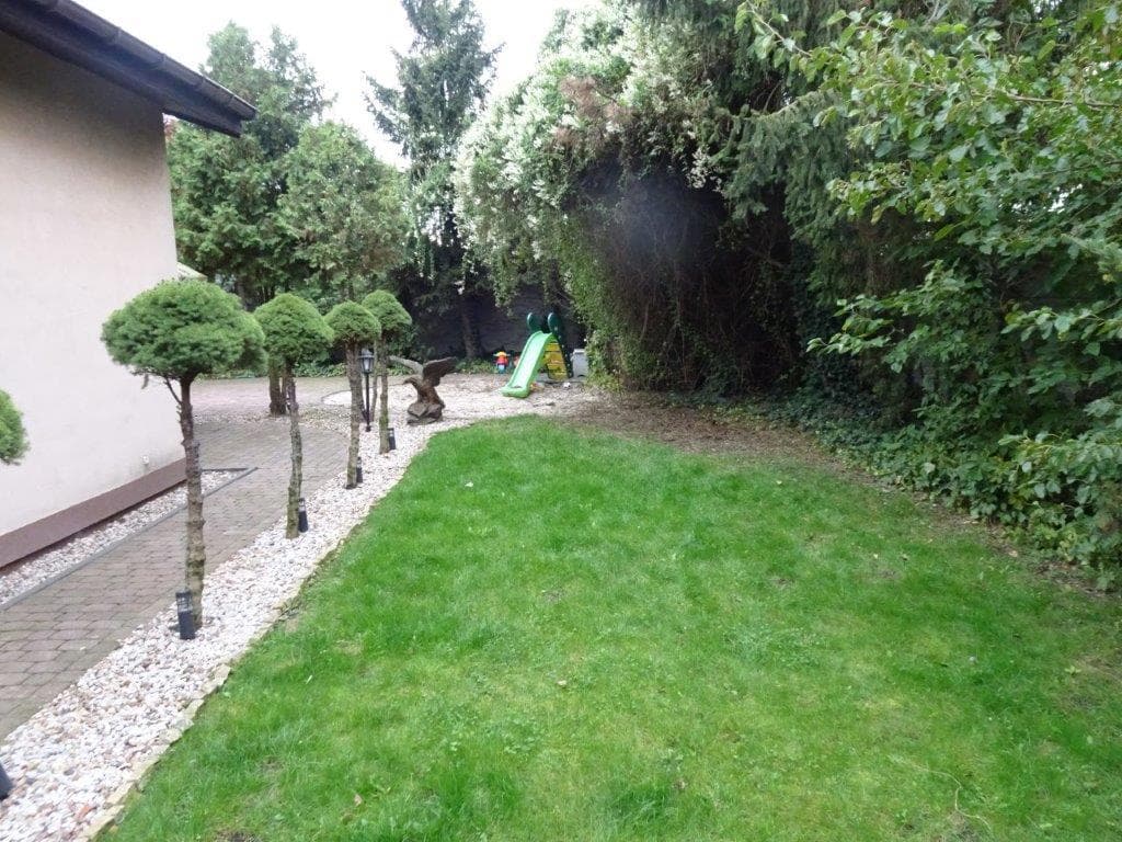 Nieruchomość gruntowa zabudowana budynkiem mieszkalnym jednorodzinnym w zabudowie wolnostojącej – zdjęcie 16 z 19