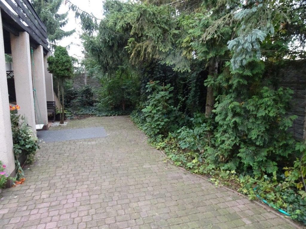 Nieruchomość gruntowa zabudowana budynkiem mieszkalnym jednorodzinnym w zabudowie wolnostojącej – zdjęcie 18 z 19