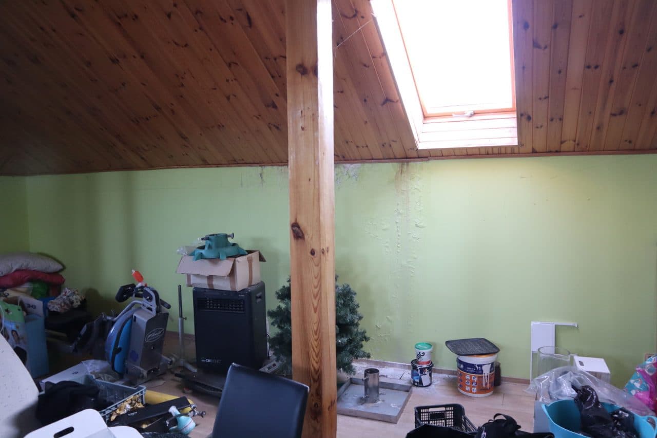 dz. nr 170/2 o pow. 36.032m.kw., położona w miejscowości Osiedle Kolonia Trębaczów 53, gm. Łęczna, zabudowana piętrowym budynkiem mieszkalnym ( pow. 310m.kw.), oraz 4 budynkami gospodarczymi (52m.kw, 372m.kw., 88.m.kw. i 142m.kw.), altaną i basenem, – zdjęcie 13 z 28