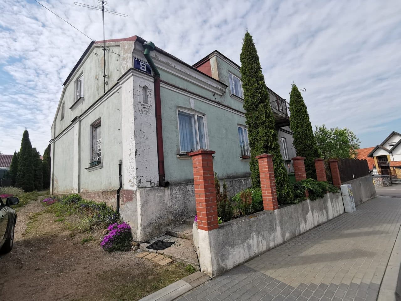 1/2 udziału - dom oraz garaż. Możliwość kupna drugiej części nieruchomości. Suwałki. Centrum. – zdjęcie 2 z 15