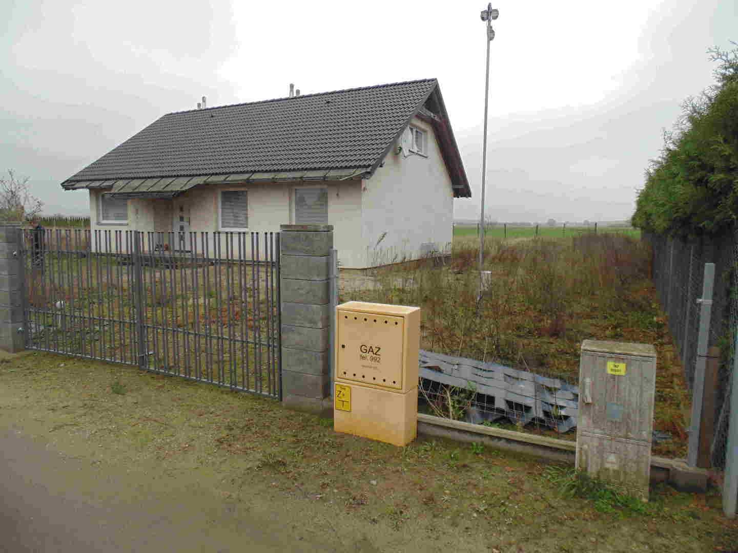 udział w wysokości 1/2 w nieruchomości - działka gruntu nr 303/17 o powierzchni 1207 mkw zabudowana domem mieszkalnym o powierzchni użytkowej 118,65 mkw – zdjęcie 2 z 26
