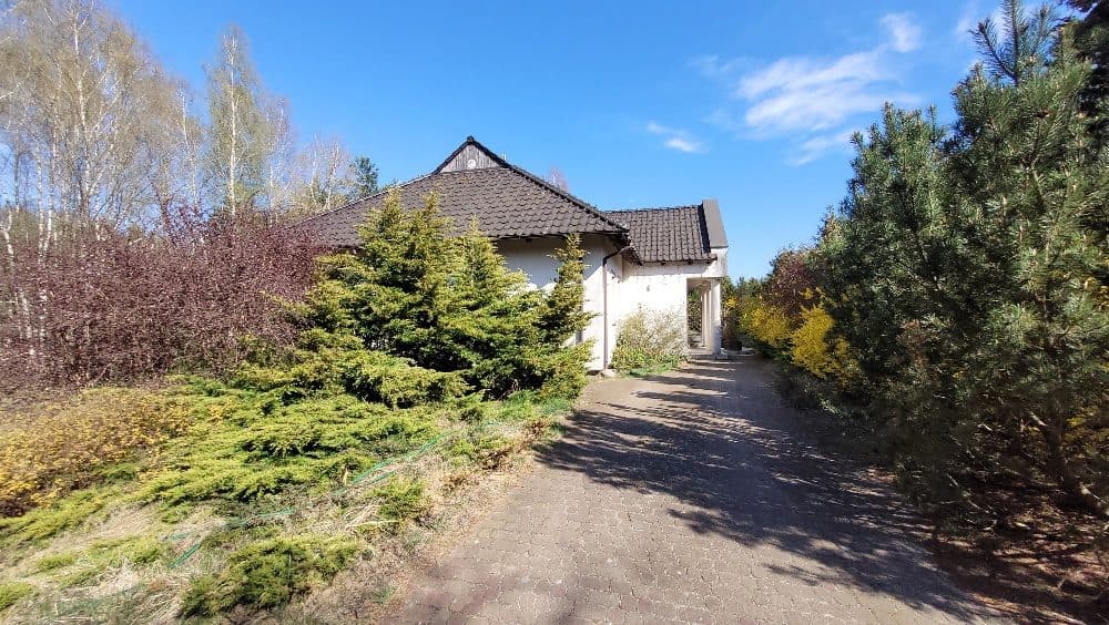 Dom jednorodzinny przy lesie, na działce 7930m2 - udział 7/8 – zdjęcie 3 z 15