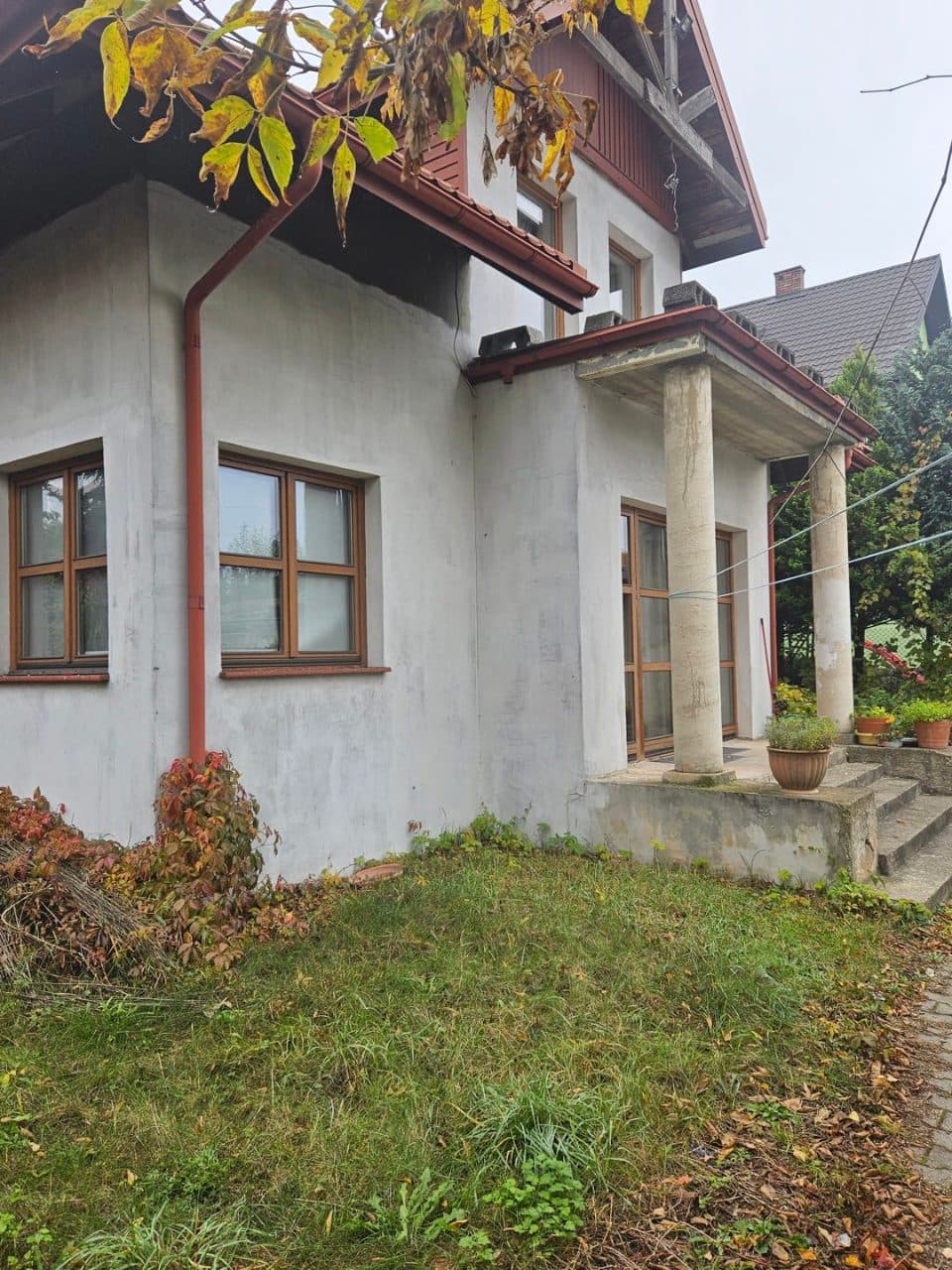 zabudowana nieruchomość położona w miejscowości: Domaniewice ul. Sosnowa nr 4, gmina Domaniewice, działka nr 1714 o pow. 0,0978 ha, zapisana w Księdze Wieczystej Wydziału Ksiąg Wieczystych Sądu Rejonowego Łowiczu pod nr LD1O/00017481/3