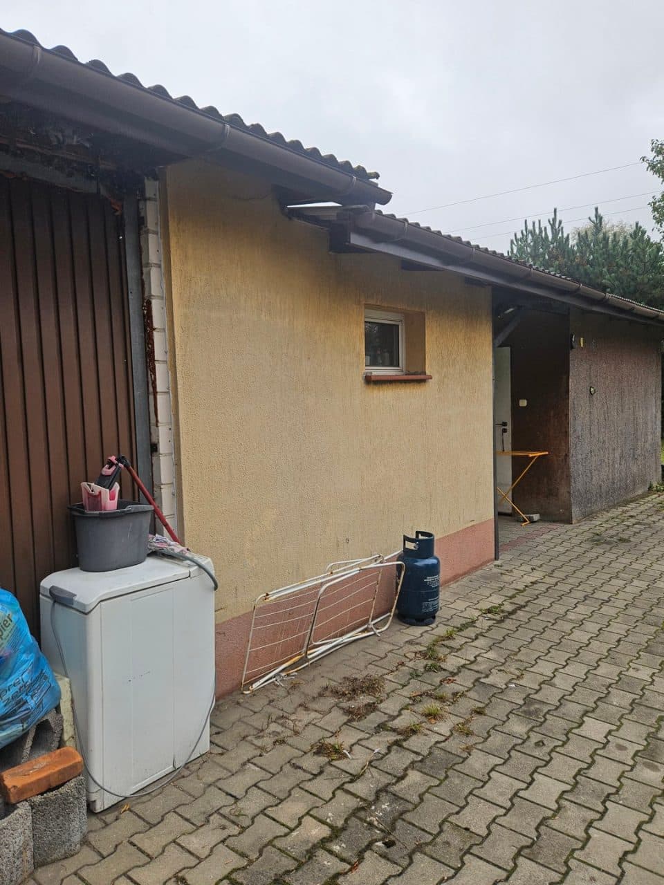 zabudowana nieruchomość położona w miejscowości: Domaniewice ul. Sosnowa nr 4, gmina Domaniewice, działka nr 1714 o pow. 0,0978 ha, zapisana w Księdze Wieczystej Wydziału Ksiąg Wieczystych Sądu Rejonowego Łowiczu pod nr LD1O/00017481/3 – zdjęcie 16 z 40