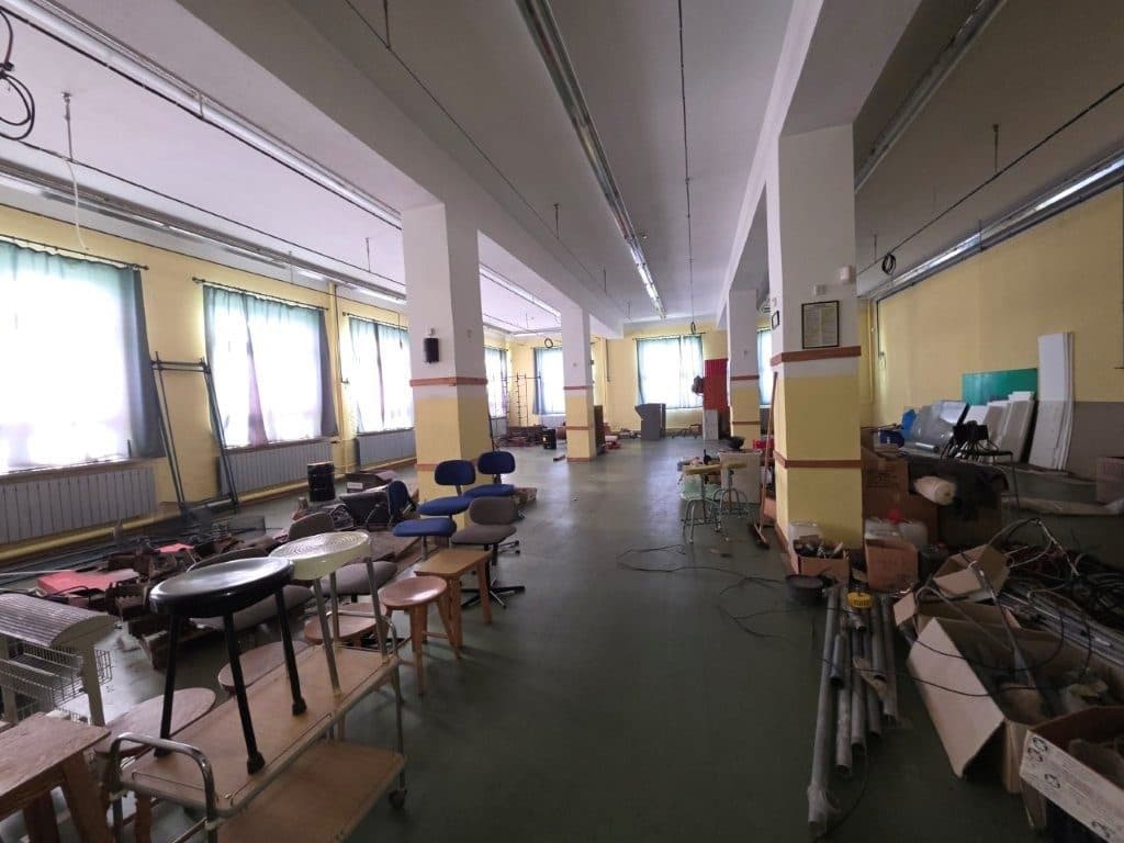 Nieruchomość zabudowana budynkiem produkcyjno-mieszkalnym w Woli Moszczenickiej – zdjęcie 11 z 49