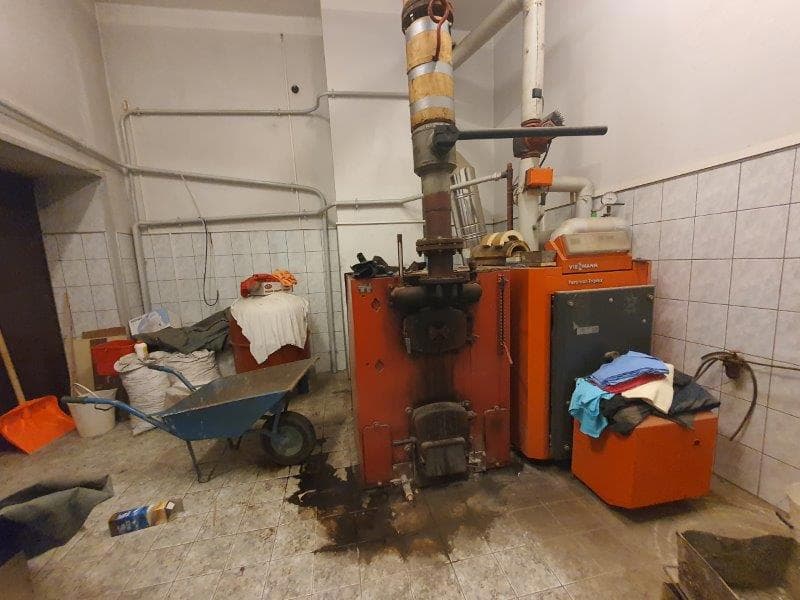 Nieruchomość zabudowana budynkiem produkcyjno-mieszkalnym w Woli Moszczenickiej – zdjęcie 13 z 49