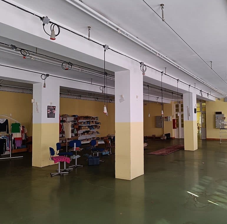 Nieruchomość zabudowana budynkiem produkcyjno-mieszkalnym w Woli Moszczenickiej – zdjęcie 27 z 49