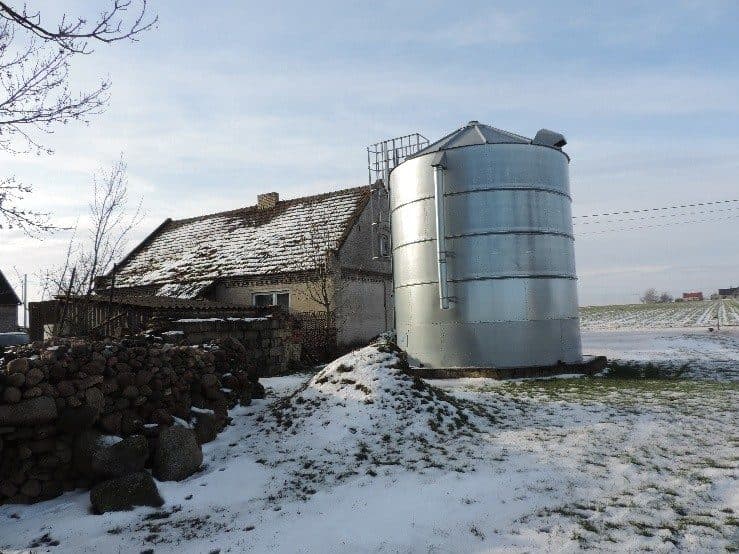 nieruchomość rolna zabudowana budynkiem mieszkalnym i dwoma budynkami gospodarczymi wykorzystywanymi w celach produkcyjnych, usługowych i gospodarczych – zdjęcie 12 z 12