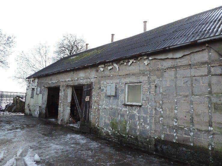 nieruchomość rolna zabudowana budynkiem mieszkalnym i dwoma budynkami gospodarczymi wykorzystywanymi w celach produkcyjnych, usługowych i gospodarczych – zdjęcie 2 z 12
