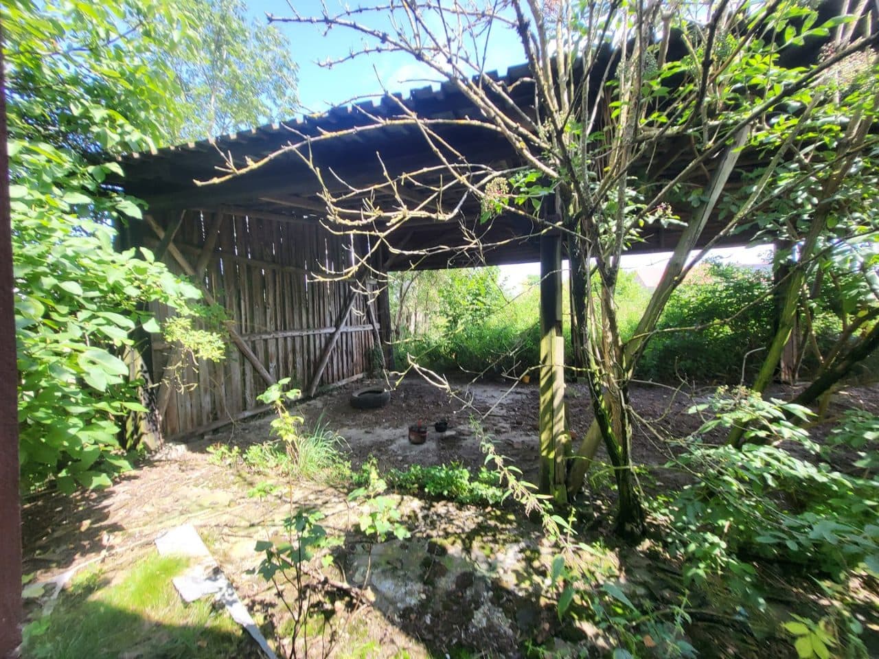 Na działce nr 263/1 obręb Rogowo posadowione są: budynek masarni z ubojnią o powierzchni zabudowy 235 m2, budynek na odpadki poubojowe ze zbiornikiem ścieków o powierzchni zabudowy 26 m2 oraz wiata o powierzchni zabudowy 97 m2. Działka nr 67/1 obręb – zdjęcie 2 z 4