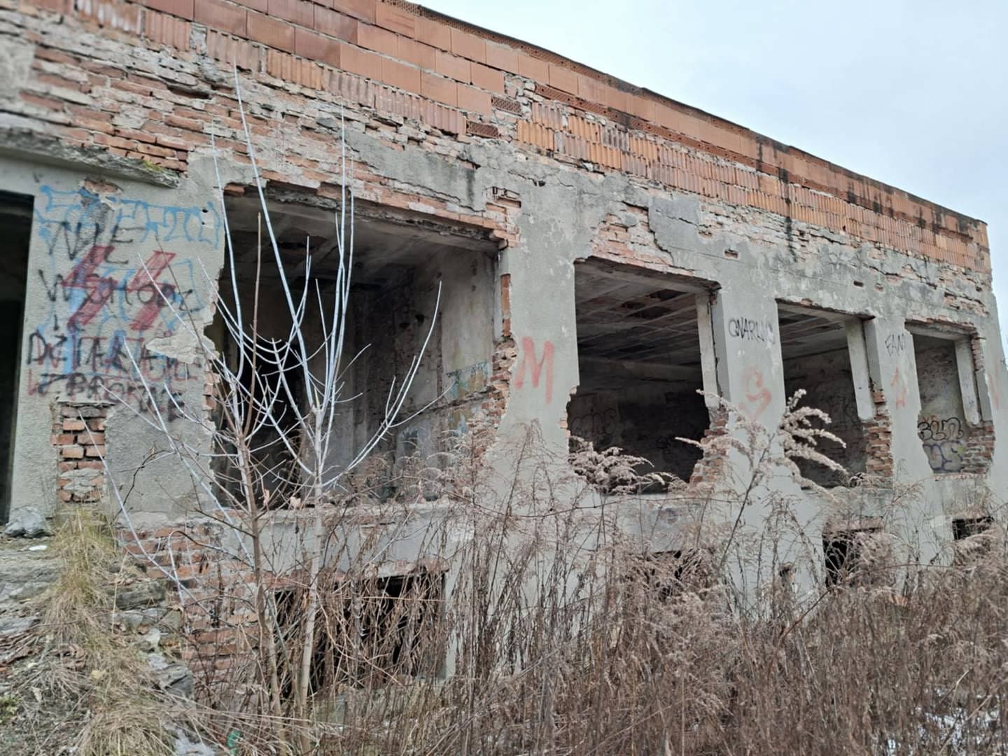 Prawo użytkowania wieczystego wraz z budynkami stanowiącymi odrębną nieruchomość – zdjęcie 9 z 13