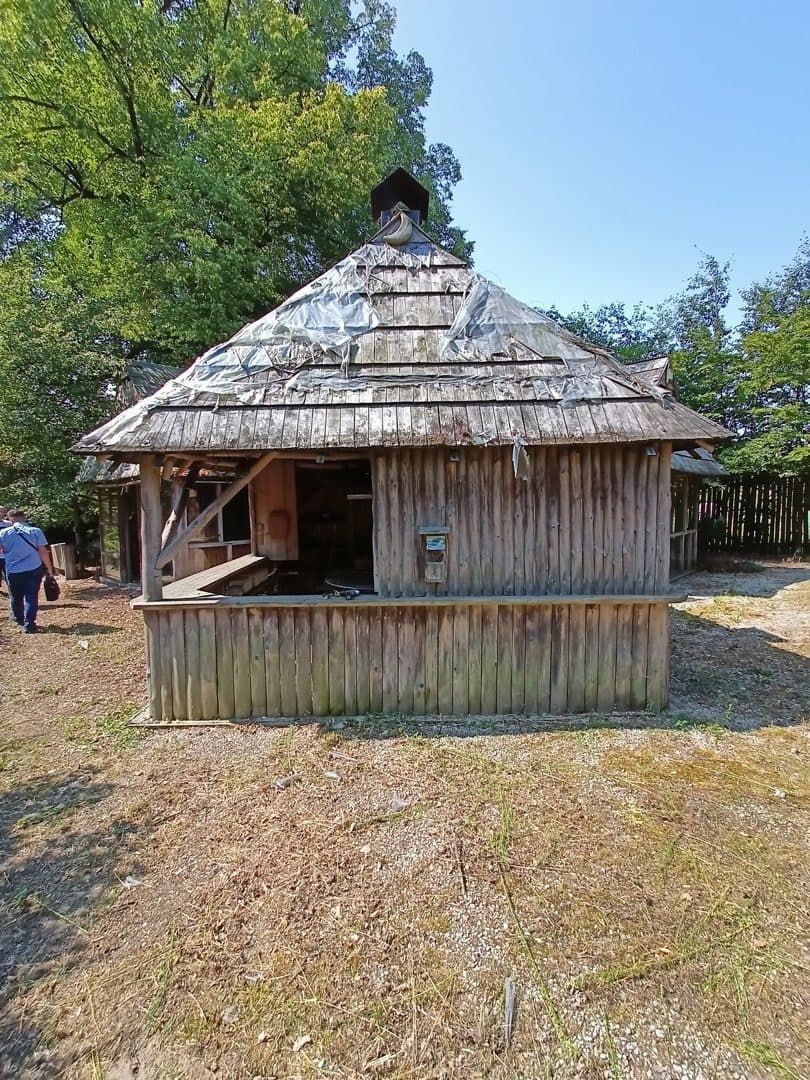 nieruchomość gruntowa zabudowana obiektami rekreacyjno-wypoczynkowymi – zdjęcie 75 z 80