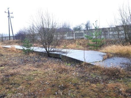 Działka ozn. geod. nr 170 o powierzchni 0,4942 ha zabudowana jest jednokondygnacyjnym budynkiem administracyjno-produkcyjnym o konstrukcji mieszanej, część administracyjno-socjalna murowanao powierzchni zabudowy 77 m2, część produkcyjna o konstrukcji – zdjęcie 2 z 4