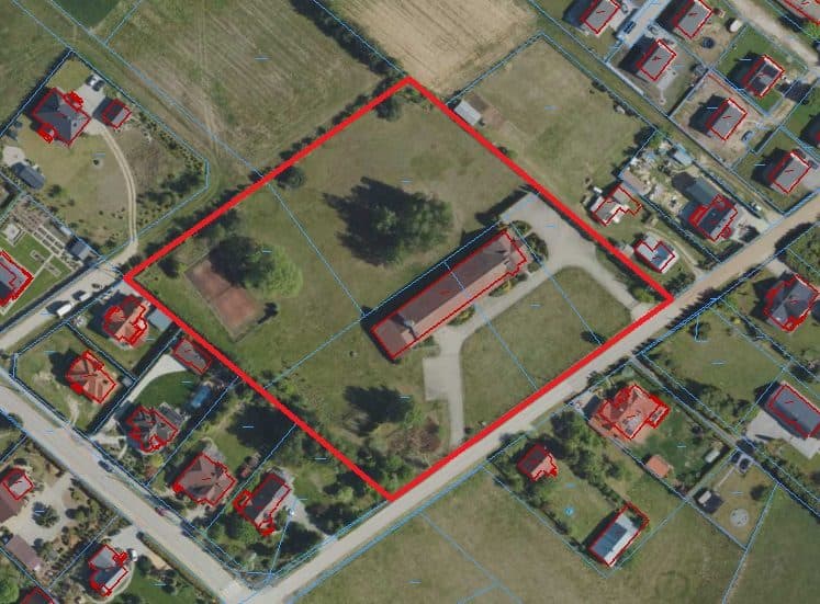Nieruchomość zabudowana budynkiem usługowym (magazynowo-biurowym) stanowiąca działki oznaczone numerami geodezyjnymi 833/5, 833/6, 833/7, 833/8, 833/9