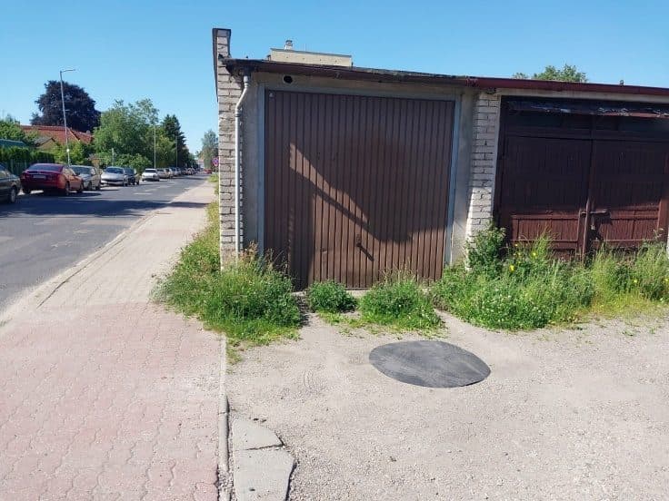 Udział 1/4 NIERUCHOMOŚĆ GRUNTOWA ZABUDOWANA BUDYNKIEM GARAŻOWYM – zdjęcie 2 z 6