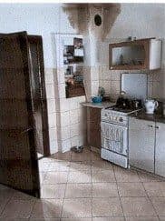 nieruchomość gruntowa o powierzchni 0,3711 ha zabudowana budynkiem mieszkalnym jednorodzinnym o powierzchni użytkowej 90,17 m2 a powierzchnia zabudowy wynosi 118m2. Do budynku mieszkalnego przylega budynek gospodarczy o powierzchni zabudowy 9 m2. N – zdjęcie 4 z 4