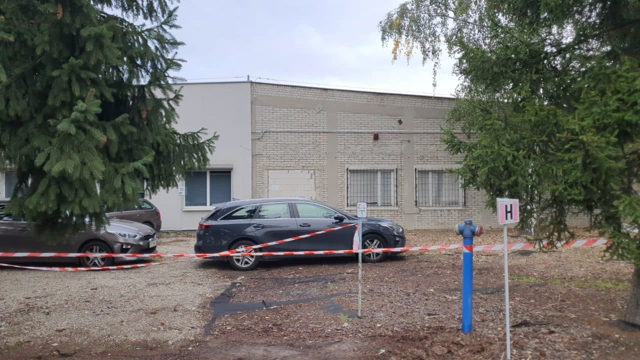 prawa użytkowania wieczystego obejmującego działki nr 20/29 i 20/30 obręb ewidencyjny nr 0021 Partynice wraz z posadowionym budynkiem i przynależnościami – zdjęcie 4 z 6