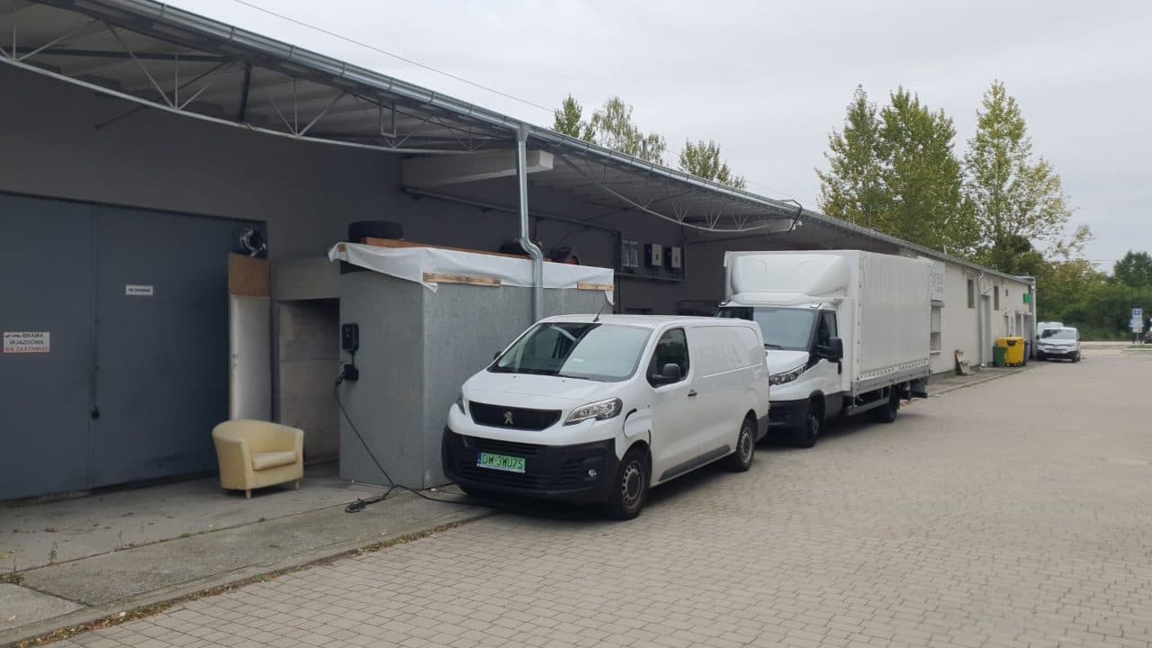 prawa użytkowania wieczystego obejmującego działki nr 20/29 i 20/30 obręb ewidencyjny nr 0021 Partynice wraz z posadowionym budynkiem i przynależnościami – zdjęcie 6 z 6