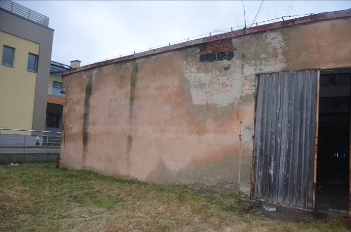 Nieruchomość gruntowa - działka nr 2035/4 o pow. 0,2951 ha zabudowana budynkiem administracyjno-handlowym – zdjęcie 5 z 18