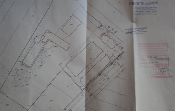 Nieruchomość gruntowa, zabudowana, położona: 96-513 Nowa Sucha, Stary Dębsk 4 (hotel i magazyny + zajazd DUKAT) dla której Sąd Rejonowy w Sochaczewie V Wydział Ksiąg Wieczystych prowadzi dwie księgi wieczyste o nr: PL1O/00031858/9 i PL1O/00014930/3. – zdjęcie 3 z 15