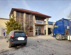 Nieruchomość gruntowa, zabudowana, położona: 96-513 Nowa Sucha, Stary Dębsk 4 (hotel i magazyny + zajazd DUKAT) dla której Sąd Rejonowy w Sochaczewie V Wydział Ksiąg Wieczystych prowadzi dwie księgi wieczyste o nr: PL1O/00031858/9 i PL1O/00014930/3. – zdjęcie 5 z 15