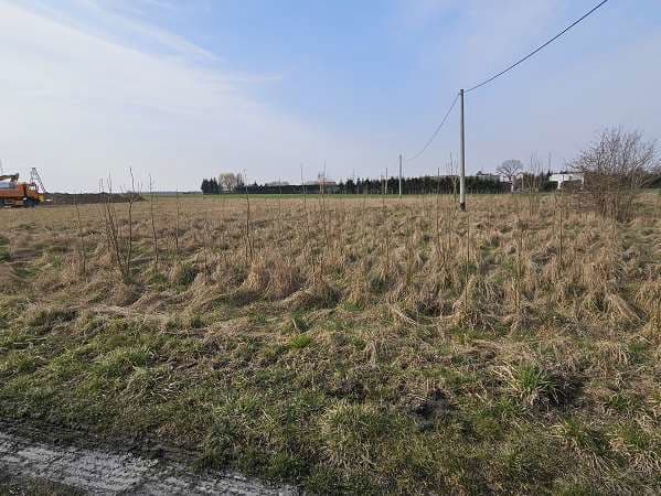 Udziały: 1/2, 1/4 i 1/4 - łącznie 1/1 w działkach o nr ewid. 515/16 i 515/8 (budowlane - pod dom) + udziały: 3/10, 3/20 i 3/20 - łącznie 6/10 w działce o nr ewid. 515/11 (drogowa) – zdjęcie 5 z 5