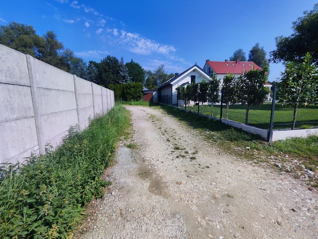 Udziały w działkach niezabudowanych położonych w Przegini Narodowej, gm. Czernichów przy ul. Św. Weroniki, dla których są założone KW nr KR1K/00009691/3, KR1K/00029022/9, KR1K/00029025/0 – zdjęcie 2 z 4