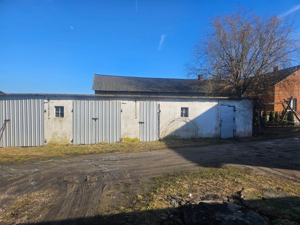 zabudowana nieruchomość rolna działka nr 305/1, położona w miejscowości: Sapy gmina Domaniewice, zapisana w KW o nr LD1O/00012549/3 - udział 2/6 w nieruchomości – zdjęcie 3 z 37