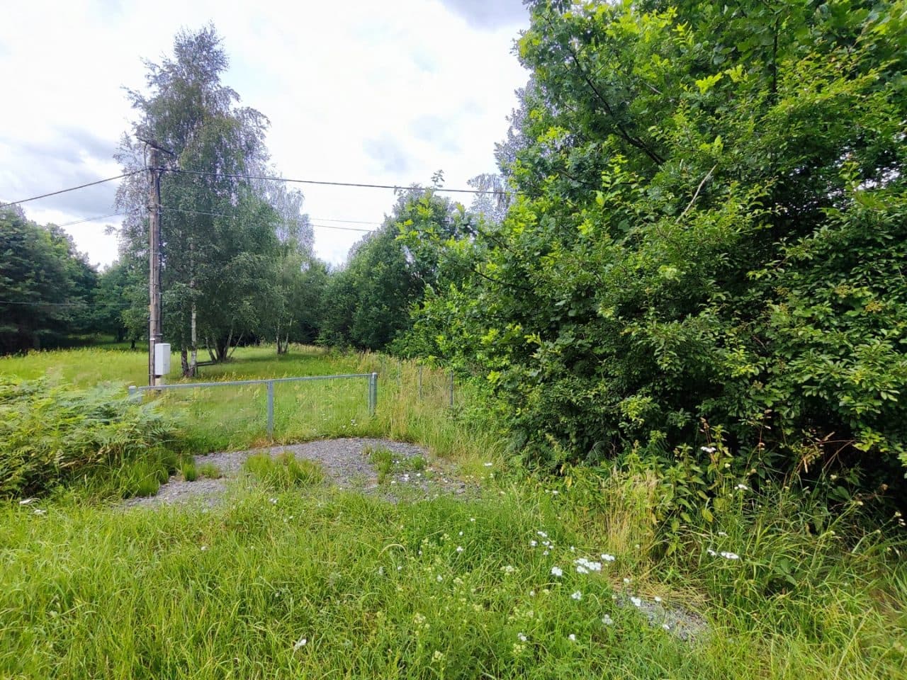 działka nr 844 o pow. 1900 m2 położona w miejscowości Kamień, gm. Czernichów, dla której Sąd Rejonowy dla Krakowa-Krowodrzy w Krakowie VII Zamiejscowy Wydział Ksiąg Wieczystych z siedzibą w Czernichowie prowadzi KW nr KR1K/00020820/0