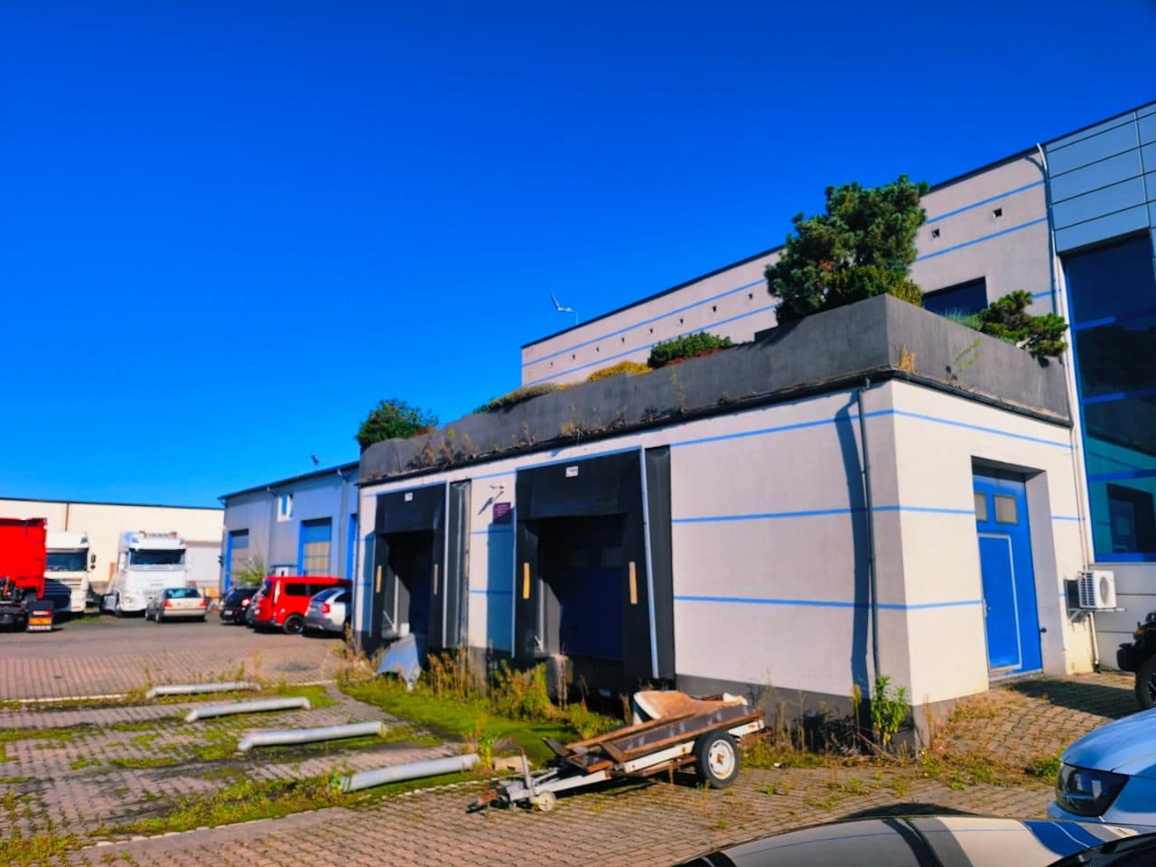 nieruchomość gruntowa o powierzchni 1,0676 ha zabudowana budynkiem warsztatowym i budynkiem biurowym z częścią warsztatową i myjnią – zdjęcie 2 z 5