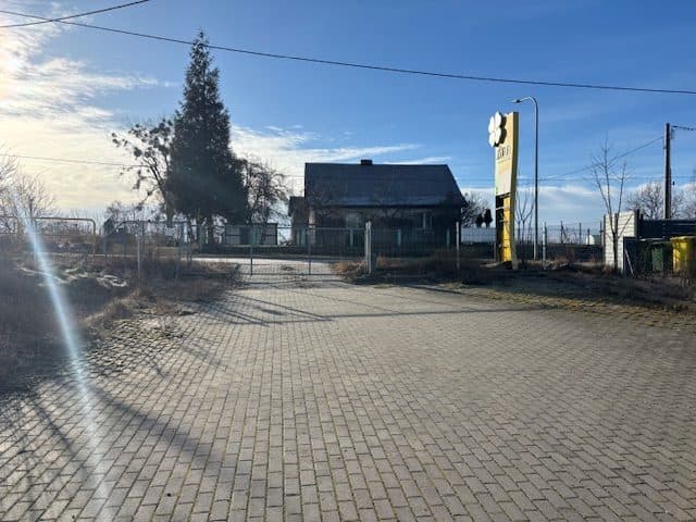 Ułamkowa część (tj. udział nr 4 wg treści KW - 1/2 części) prawa użytkowania wieczystego dz. nr 68/19 o pow. 0,3118 ha i prawa własności budynków na tym gruncie - położonych w Zbicznie (drugi udział 1/2 części stanowi przedmiot oddzielnej licytacji) – zdjęcie 2 z 40