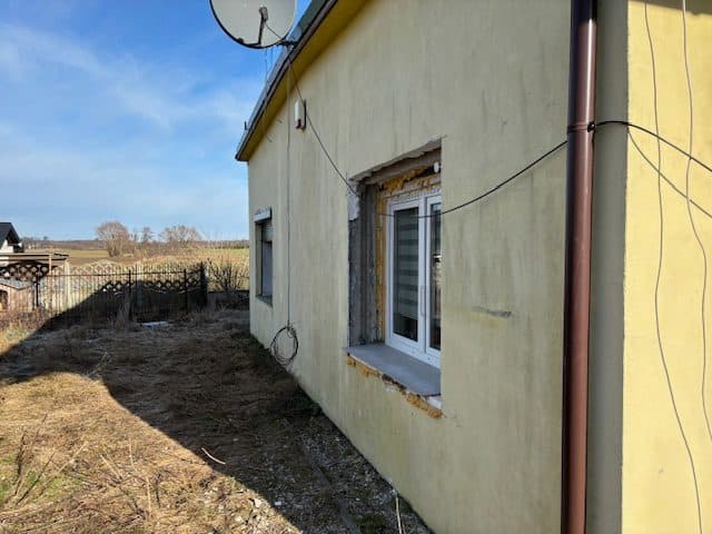 Ułamkowa część (tj. udział nr 4 wg treści KW - 1/2 części) prawa użytkowania wieczystego dz. nr 68/19 o pow. 0,3118 ha i prawa własności budynków na tym gruncie - położonych w Zbicznie (drugi udział 1/2 części stanowi przedmiot oddzielnej licytacji) – zdjęcie 38 z 40