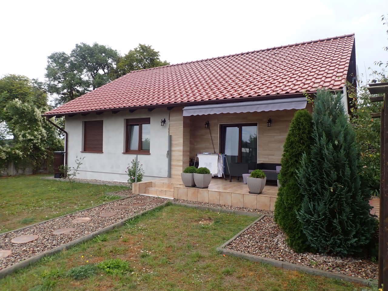 działka gruntu o pow. 2400 m2 zabudowana domem mieszkalnym oraz budynkiem gospodarczym – zdjęcie 7 z 7